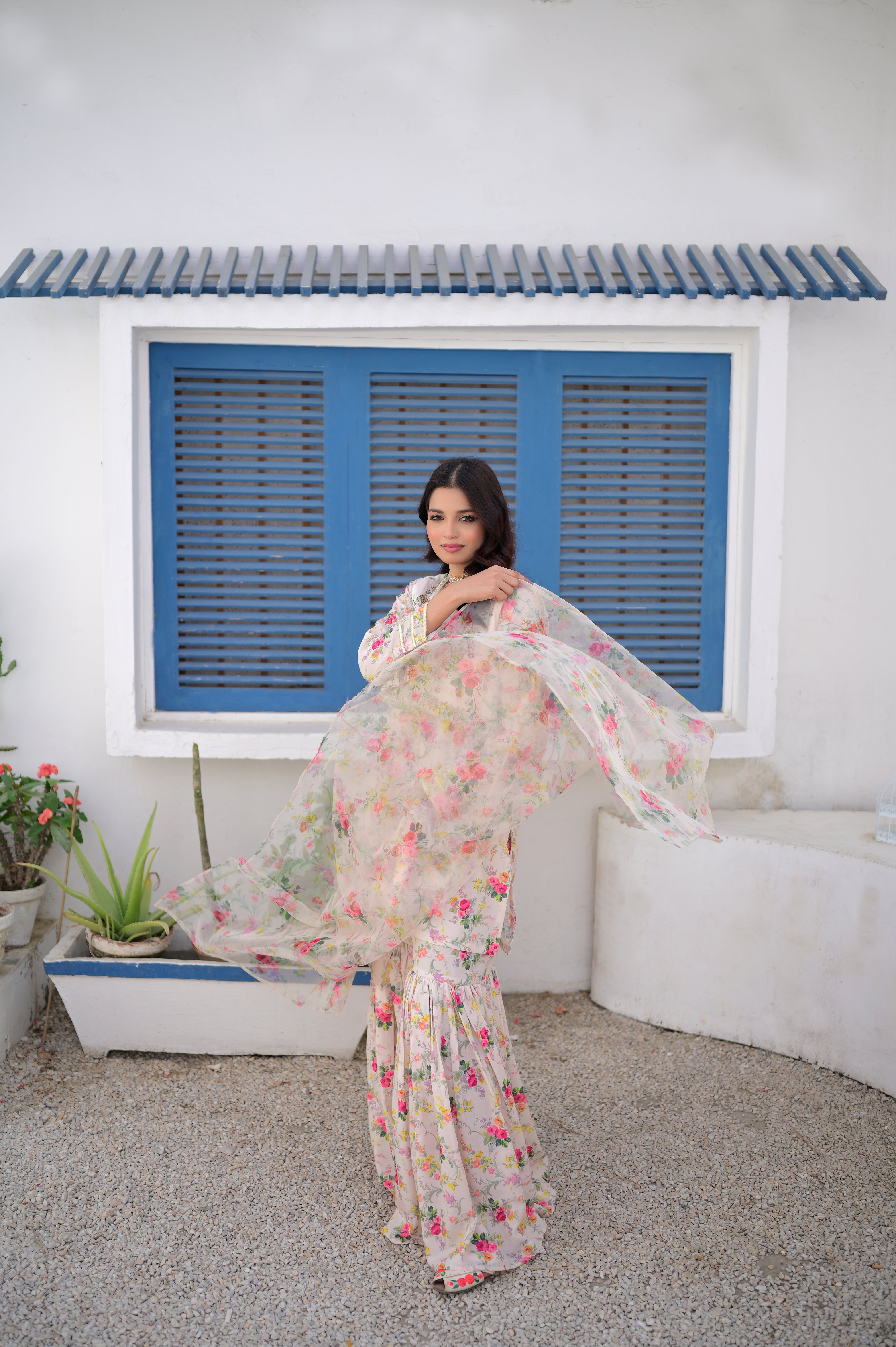 WHITE KOTI GHARARA