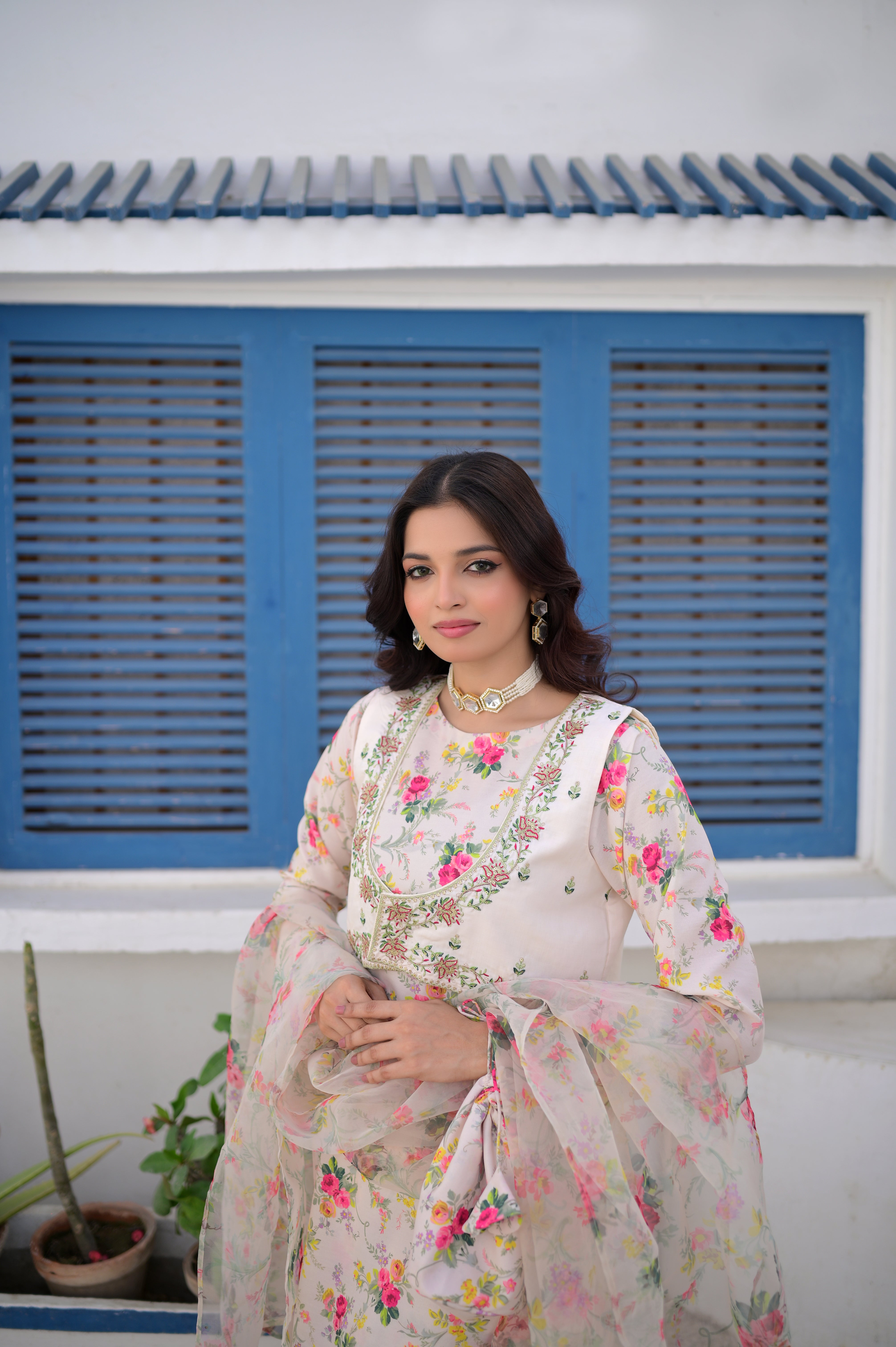 WHITE KOTI GHARARA